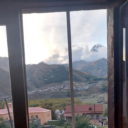 The White House Hotel Kazbegi Cameră foto