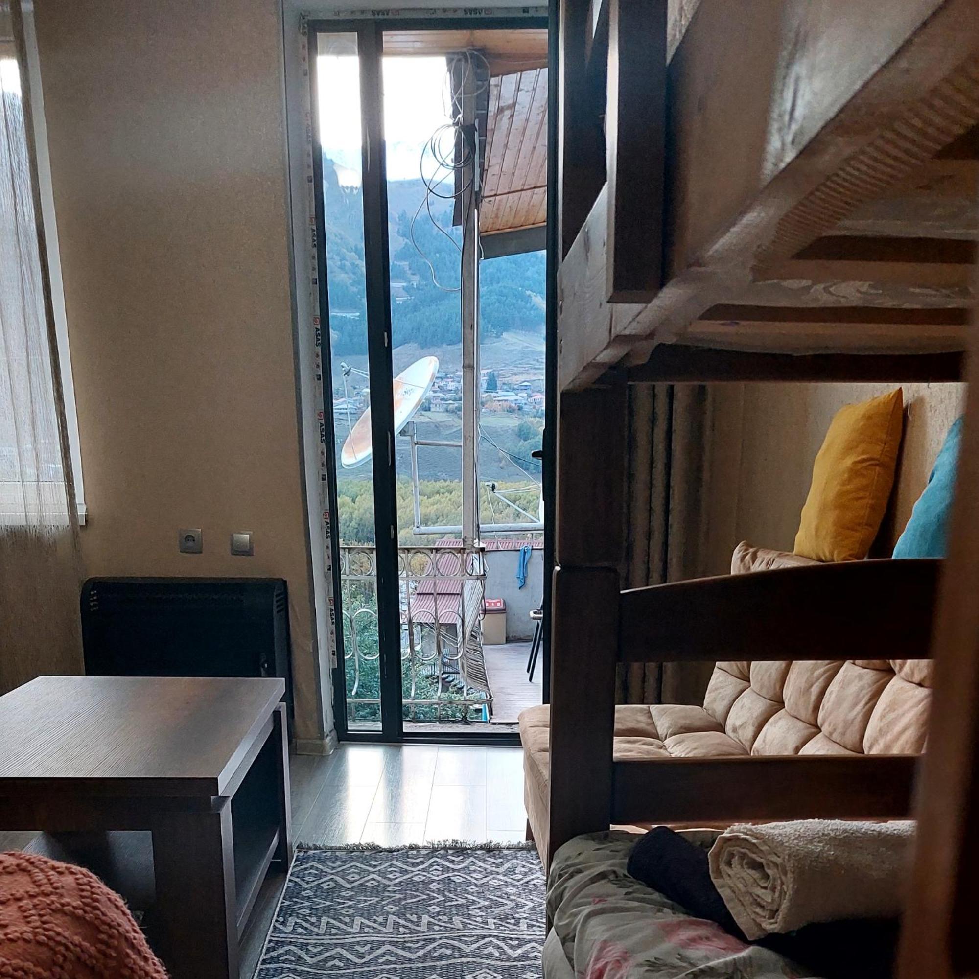 The White House Hotel Kazbegi Cameră foto